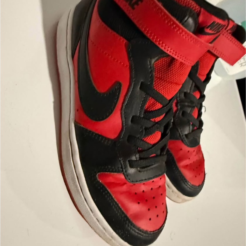 Nike Court Borough Mid 2 sneakers size 3 youth